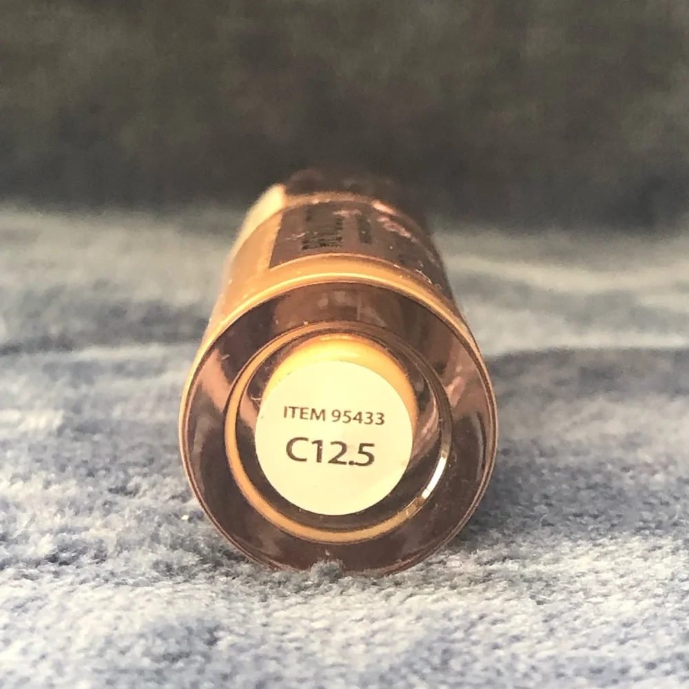Makeup Revolution Conceal and Define Concealer C12.5